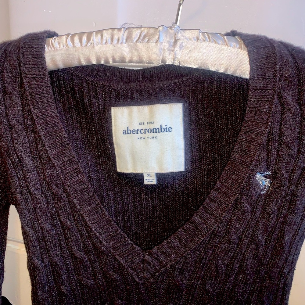 Beautiful Y2k sweater Bella swan  in prestine condition - a must have